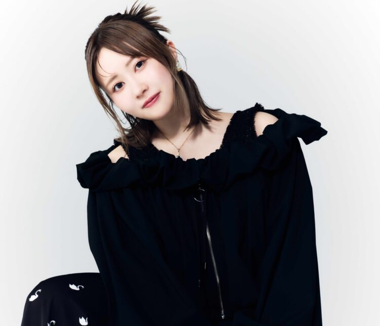 【むくえな】人気ユーチューバーが魅了! クールに着こなす!ブラックガーリースタイル